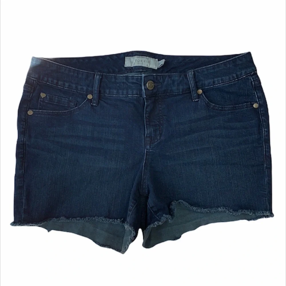 Torrid Classic Skinny Dark‎ Wash Denim Shorts Size 16